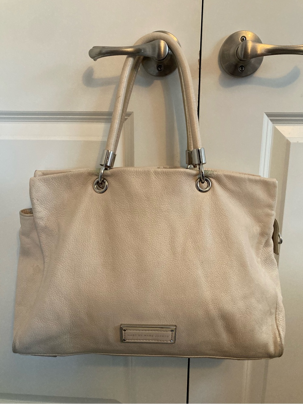 Chic 100% Leather Marc Jacobs Cream  Shoulder Tote